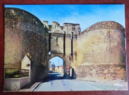 Cpm Montreuil-Bellay : Porte Fortifiée - Montreuil Bellay