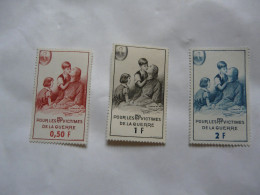 UN LOT DE 3 TIMBRES PTT (NEUF) - Pour Les Victimes De La Guerre - Militaria