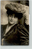 39178107 - Lola Hawthorne American Vauderville Actress And Singer  Frauenschoenheit Hutmode  Verlag GG Co Serie 238-5 A - Théâtre