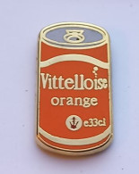 G530 Pin's VITTEL Vosges Groupe Nestlé Vittelloise ORANGE Signé Arthus Bertrand Achat Immédiat - Arthus Bertrand