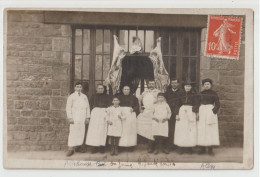 CARTE PHOTO : DEVANTURE D'UNE BOUCHERIE ET DES BOUCHERS - CARCASSES DE VIANDE BOVINE -z 2 SCANS Z- - Magasins