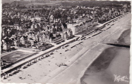 14. CABOURG .CPA. VUE AERIENNE. ENSEMBLE DE LA PLAGE ET DE LA VILLE. ANNEE 1957 - Cabourg