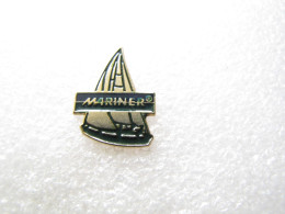 PIN'S   BATEAU   MARINER  VETEMENTS  MODE - Boats