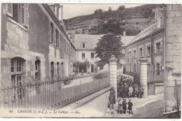 37. CHINON. CPA .. LE COLLEGE. SORTIE  DES ELEVES.  + TEXTE - Chinon