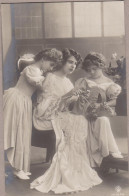 Grete Reinwald, Sister Hanni & Mother Stricken Old PC  Cpa. 1910 - Portraits