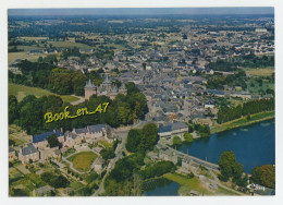 {91943} 35 Ille Et Vilaine Combourg , Vue Générale Aérienne , Au Premier Plan , Le Château - Combourg