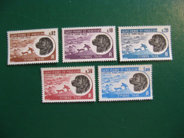 SAINT PIERRE ET MIQUELON YVERT TAXE N° 77/81 NEUFS** LUXE - MNH -  COTE 28,00 EUROS - Unused Stamps