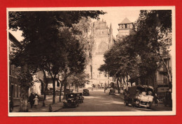 (RECTO / VERSO) RODEZ - N° 819 - AVENUE VICTOR HUGO AVEC VIEILLES VOITURES ET CAMION ET LA CATHEDRALE - CPA - Rodez