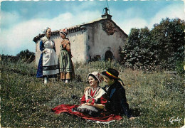 Folklore - Auvergne - Et Lou Poutou (le Baiser) - CPM - Voir Scans Recto-Verso - Trachten