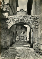 01 - Pérouges - Cité Médiévale - Entrée Par La Porte D'En-bas - Mention Photographie Véritable - Carte Dentelée - CPSM G - Pérouges