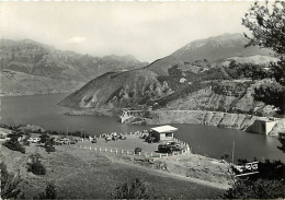 05 - Serre Ponçon - Le Barrage, De Serre-Ponçon - Le Belvédère - Automobiles - CPSM Grand Format - Carte Neuve - Voir Sc - Autres & Non Classés