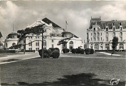 14 - Cabourg - Le Casino - Mention Photographie Véritable - CPSM Grand Format - Etat Léger Pli Visible - Voir Scans Rect - Cabourg