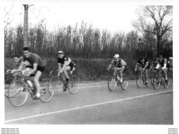 PHOTO ORIGINALE   EQUIPE CYCLISME LES AIGLONS GRAMMONT PARIS 1960 PRESIDENT ANDRE BARBAL C6 - Cyclisme