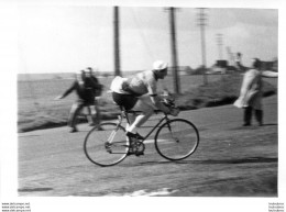 PHOTO ORIGINALE   EQUIPE CYCLISME LES AIGLONS GRAMMONT PARIS 1960 PRESIDENT ANDRE BARBAL C23 - Radsport