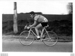 PHOTO ORIGINALE   EQUIPE CYCLISME LES AIGLONS GRAMMONT PARIS 1960 PRESIDENT ANDRE BARBAL C10 - Radsport
