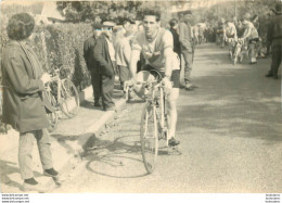 PHOTO ORIGINALE MICHEL PAGODA  EQUIPE LES AIGLONS GRAMMONT PARIS 1960 - Ciclismo