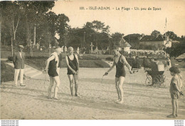 L'ISLE ADAM LA PLAGE UN PEU DE SPORT FEMMES ET HOMME EN MAILLOT DE BAIN - L'Isle Adam