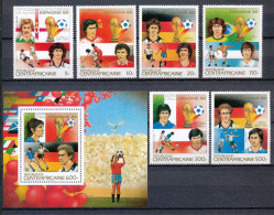 FIFA WORLD CUP - SPAIN - W.K. VOETBAL MET VERSCHILLENDE SPELERS OP SERIE + BLOK CENTRAFRICAINE 1983**               Hk16 - 1982 – Espagne