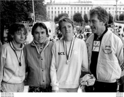 PHOTO DE PRESSE LYON MARATHON  1980 OU 1981 ARGENTIQUE FORMAT 20 X 15 CM - Deportes