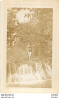 FEMME EN MAILLOT DE BAIN ET TORRENT   PHOTO ORIGINALE FORMAT  12 X 7.50 CM - Lieux