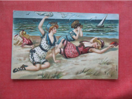 Embossed Girls On Beach     Ref 6402 - Pin-Ups