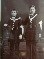 Photo CDV Trottier à Clermont Ferrand  2 Communiants (famille Sirot) En Uniforme D'écolier  Brassards  CA 1880 - L436A - Anciennes (Av. 1900)