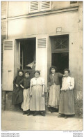 CARTE PHOTO  AU 138 D'UNE RUE GROUPE DE FEMMES TRES CERTAINEMENT DES OUVRIERES - To Identify