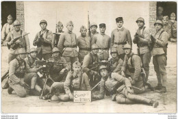 CARTE PHOTO  GROUPE DE SOLDATS  LA COMPAGNIE DES LITRES - Other & Unclassified