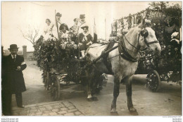 CARTE PHOTO  CHAR FLEURI ATTELAGE DE CHEVAL - To Identify