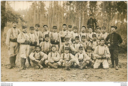 CARTE PHOTO   GROUPE DE SOLDATS EN FORET - Other & Unclassified