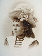 Photo Cdv Dessendier à Roanne - Fillette Au Chapeau, Circa 1895-1900 L436A - Alte (vor 1900)