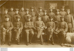 CARTE PHOTO ALLEMANDE GROUPE DE SOLDATS ALLEMANDS 1915 - Weltkrieg 1914-18