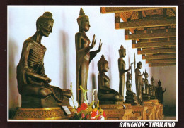 1 AK Thailand * Buddha Figuren Im Wandelgang Des Tempels Wat Benchamabophit In Bangkok * - Thailand