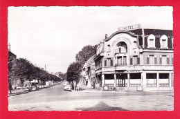 F-02-Chauny-06A08  Le Boulevard Gambetta Et L'hôtel Des Voyageurs - Chauny