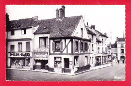 F-95-Magny En Vexin-03A08  Rue De Paris Et Rue Carnot, Commerces, BE - Magny En Vexin