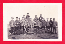 Milit-795Ph75  Carte Photo, Pompiers Allemands Avec Tuyau Rigide D'aspiration, Lance à Boiseau Et Pompe à Bras, Cpa BE - Sonstige & Ohne Zuordnung