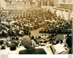 PHOTO DE PRESSE 12/1972 LE XXe CONGRES DU PARTI COMMUNISTE FORMAT 24 X 18 CM - Personnes Identifiées