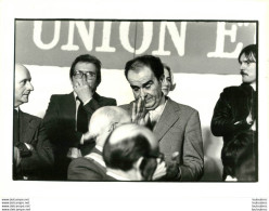 PHOTO DE PRESSE GEORGES MARCHAIS MEETING A ROUEN CAMPAGNE PRESIDENTIELLE 1981 FORMAT 24 X 18 CM - Persone Identificate