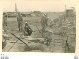 GUERRE D'ALGERIE CUISSON DE LA VIANDE PHOTO ORIGINALE 10 X 7 CM - Guerra, Militares