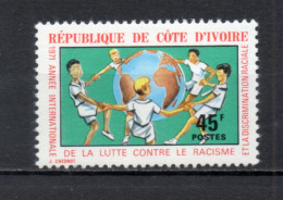COTE D'IVOIRE N° 323  NEUF SANS CHARNIERE COTE 1.00€   LUTTE CONTRE LE RACISME - Ivoorkust (1960-...)
