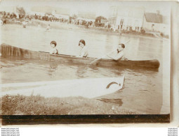 PERSONNES EN CANOE   PHOTO ORIGINALE 9 X 6 CM - Bateaux