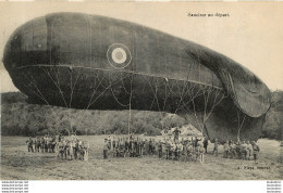 DIRIGEABLE SAUCISSE AU DEPART - Airships