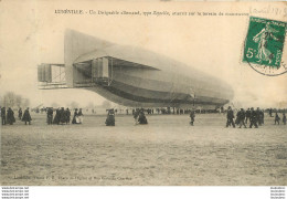 DIRIGEABLE ALLEMAND  LUNEVILLE TYPE ZEPPELIN ATTERRIT SUR LE TERRAIN - Zeppeline