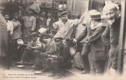 REPAS DE MATELOTS  SUR LE NAVIRE EN MARCHE. - Jewish