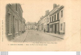 CRECY SUR SERRE RUE ET PLACE DU GRAND FOUR AVEC LE FAMILISTERE - Otros & Sin Clasificación