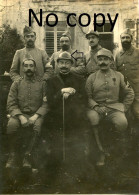 PHOTO FRANCAISE 344e RI - BRANCARDIER ET OFFICIER AVEC CASQUE ADRIAN SERVICE SANTE A ARRACOURT PRES DE BURES 1914 1918 - Guerre, Militaire