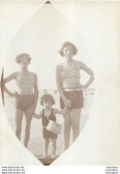 PHOTO ORIGINALE  9 X 6.50 CM FAMILLE BORD DE MER - Places