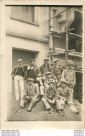 CARTE PHOTO GROUPE D'OUVRIERS SUR UN CHANTIER LIEU NON IDENTIFIE - To Identify