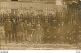 CARTE PHOTO  GROUPE DE PERSONNES LIEU NON IDENTIFIE - A Identifier