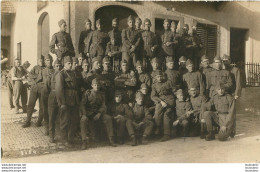 CARTE PHOTO ALLEMANDE GROUPE DE SOLDATS ALLEMANDS - Guerre 1914-18